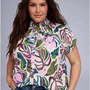 NWT Belle Isle Ruffle Collar Floral Top
